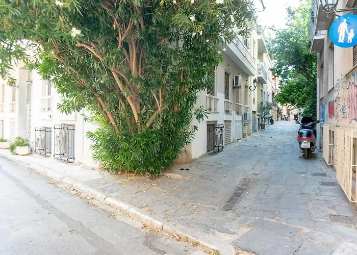 Pan'S Cave Studio In Plaka